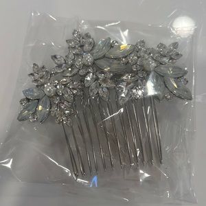 Brand New Floral Pearl & Rhinestone Hair Comb.